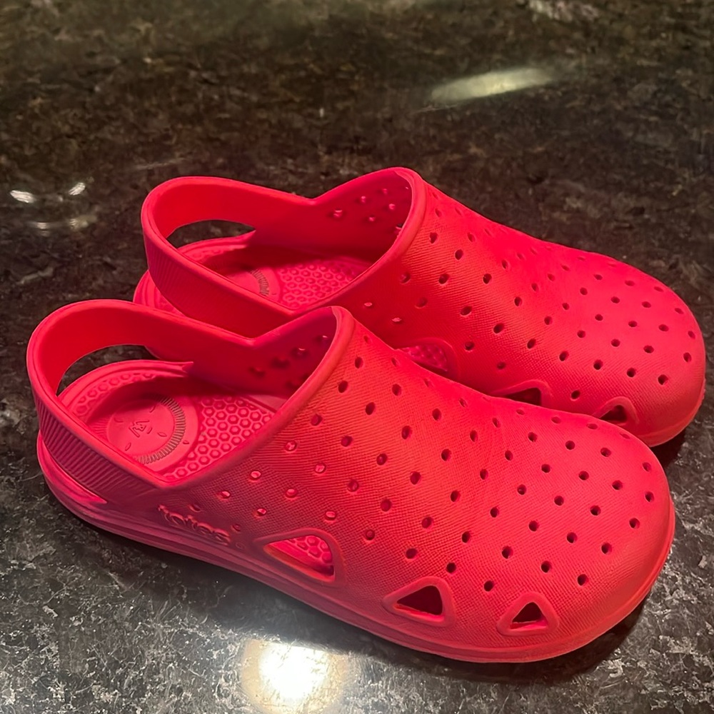 Totes (red) size 11 - 12 shoes. Great condition!